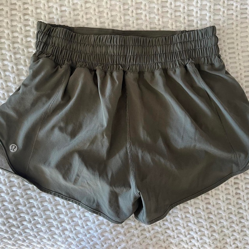 Lululemon Hotty Hot High-rise Lined Short 2.5" Color Army Green, Size 4